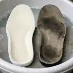 hemmeligt-vaskemiddel-til-indlaegssaaler-giver-skoene-friskheden-tilbage-paa-fem.png